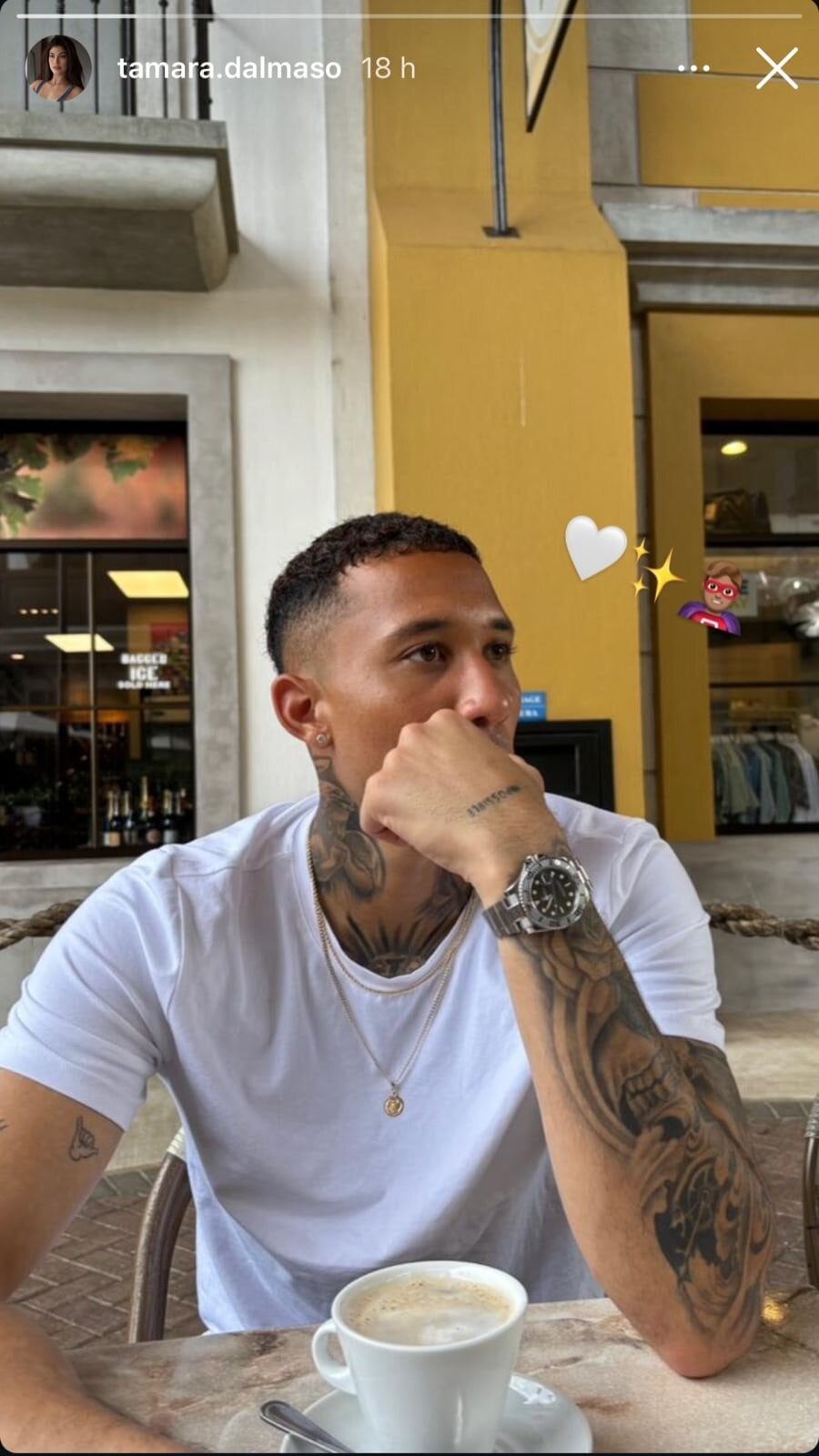 Patrick Sequeira se mostró muy enamorado de su novia. Foto: Facebook.