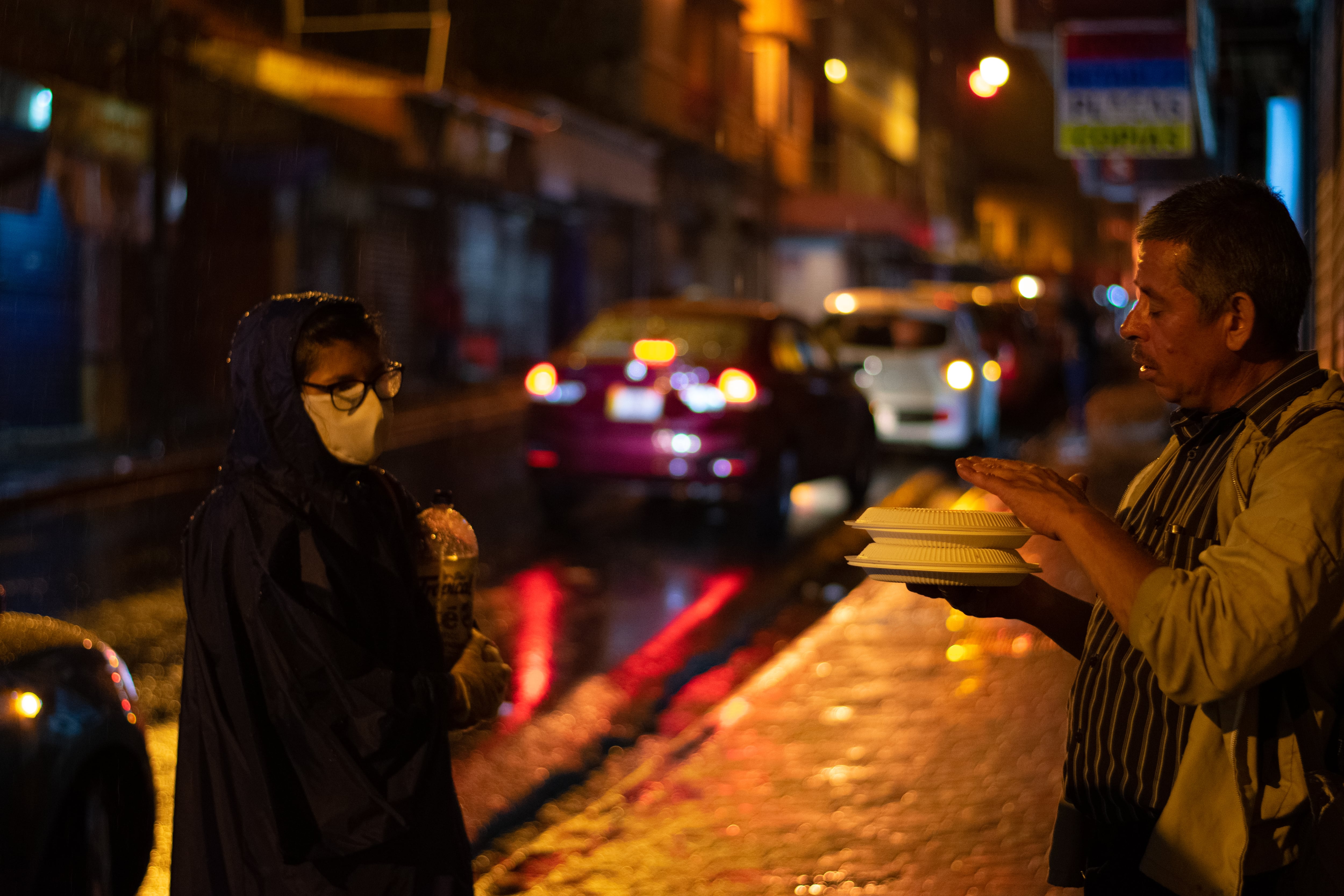 Católicos universitarios llevaron comida a indigentes en tiempos de coronavirus