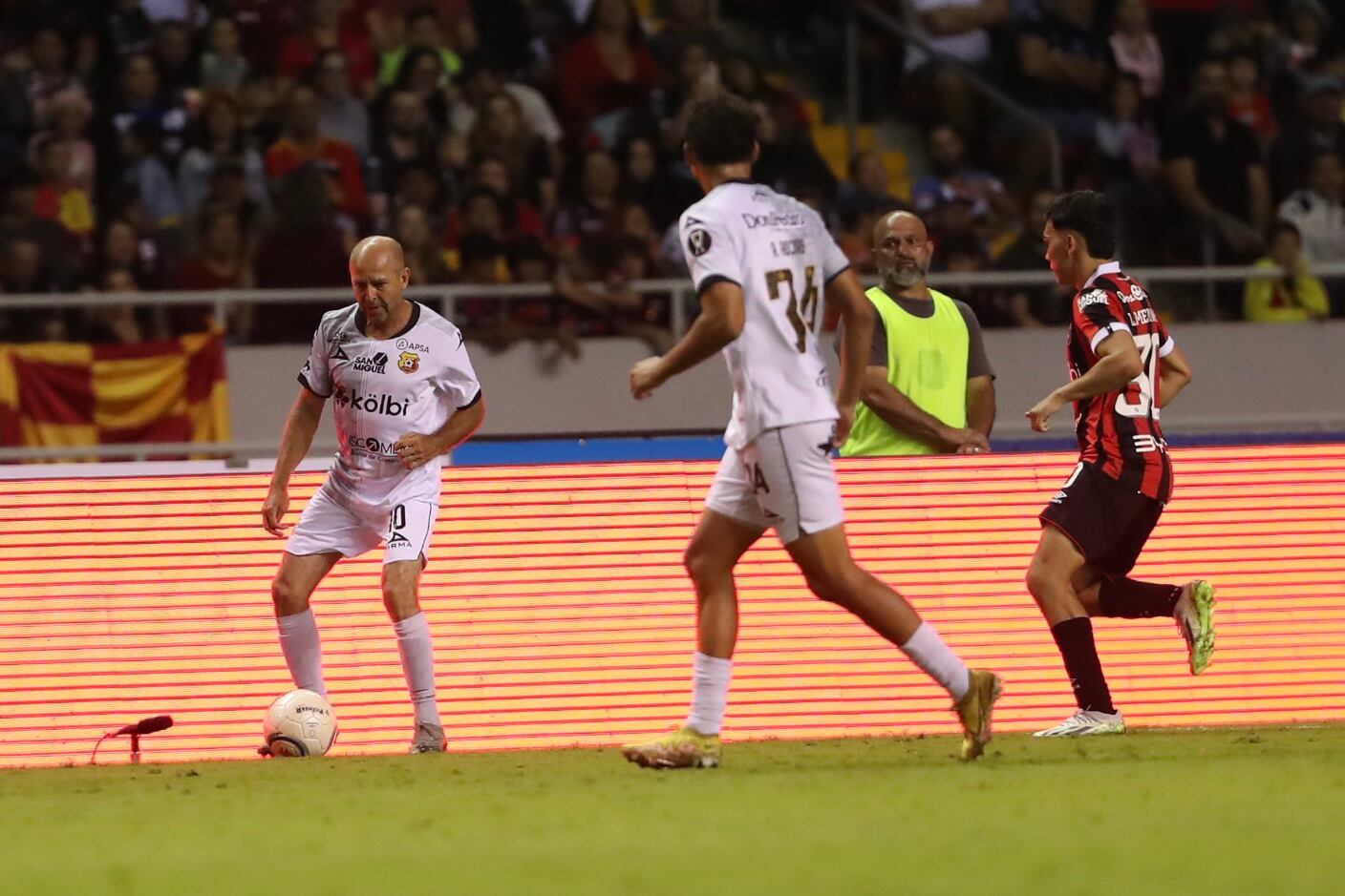 06/01/2024, San Jose, Estadio Nacional, evento de los 90 minutos por la Vida, jugarán los equipos de Saprissa, Alajuela y Heredia.