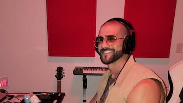 Así lució Bryan Ganoza en los premios Latin Grammy y no llegó solo