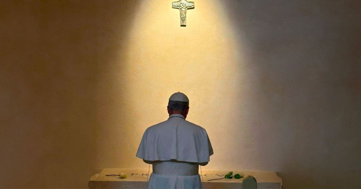 Dos días después de asumir como líder de la Iglesia católica, el nuevo papa León XIV hizo una parada en la basílica de Santa María la Mayor, de regreso al Vaticano, donde se detuvo a orar ante la tumba del papa Francisco