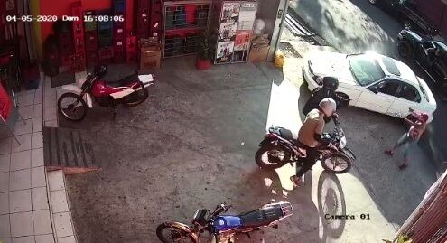 Detienen a dos sujetos sospechosos de asaltar supermercado en Aserrí. Foto MSP.