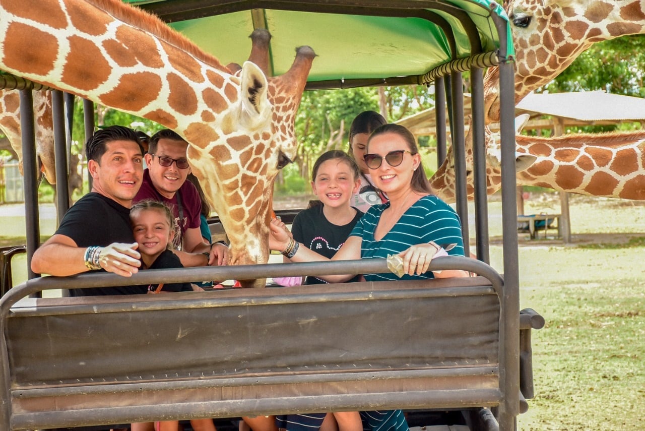 Para Meneses, su esposa Kathy y sus hijas Valentina y Maripaz son su razón de vivir. Cortesía.