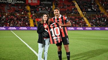 Elena Weinstok, la quinceañera que puso a Costa Rica en lo más alto del mundo del boliche