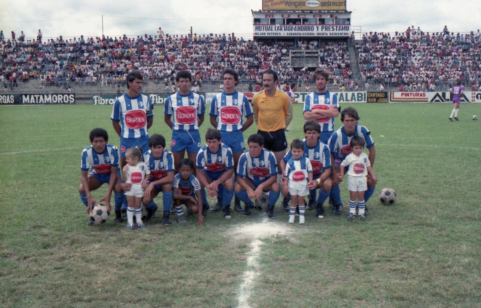 Jorge Jiménez jugó con Saprissa y Cartaginés en los años 80 y afirmó a cuál equipo le va, para el partido de este sábado. Cortesía.