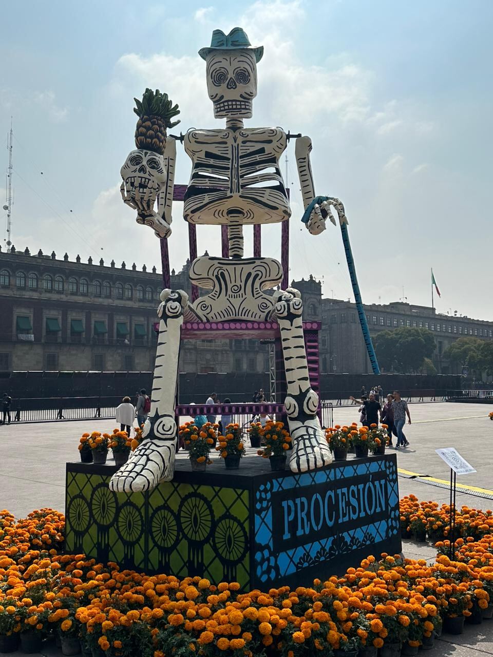 Algunos esqueletos son de personalidades conocidas en México o el mundo.