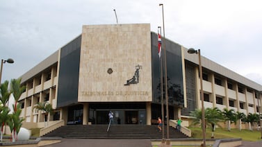 Policía aprovechó custodia de escena de homicidio para robar celular de la víctima y esto le pasó