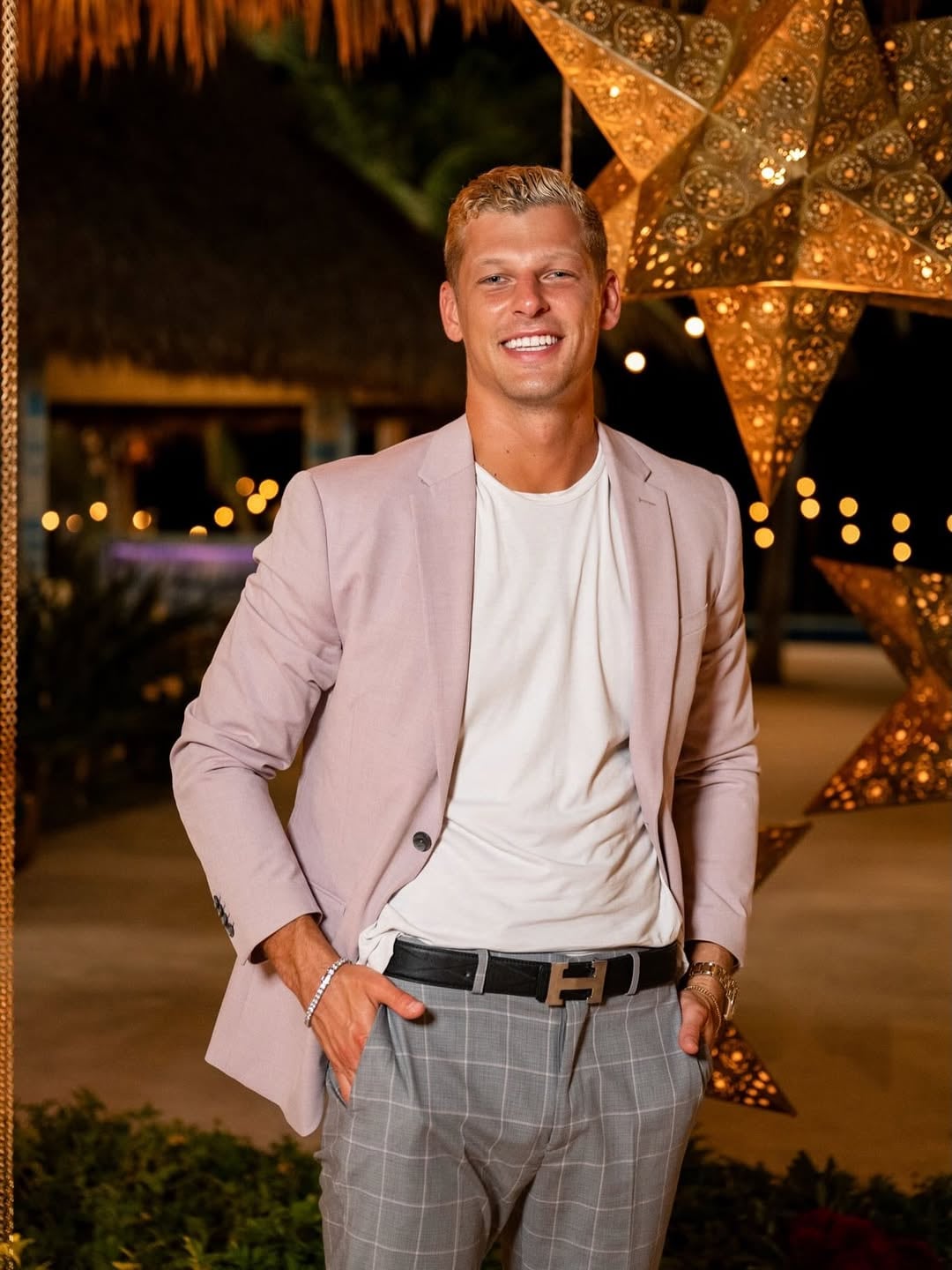 Pie de foto 1: Nick Pellecchia, ganador de Million Dollar Secret, disfruta de unos días en Costa Rica.