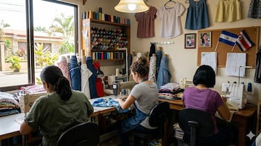 Nicaragüense aprendió oficio que la hizo independiente y la apasiona, ahora quiere enseñárselos a otras mujeres