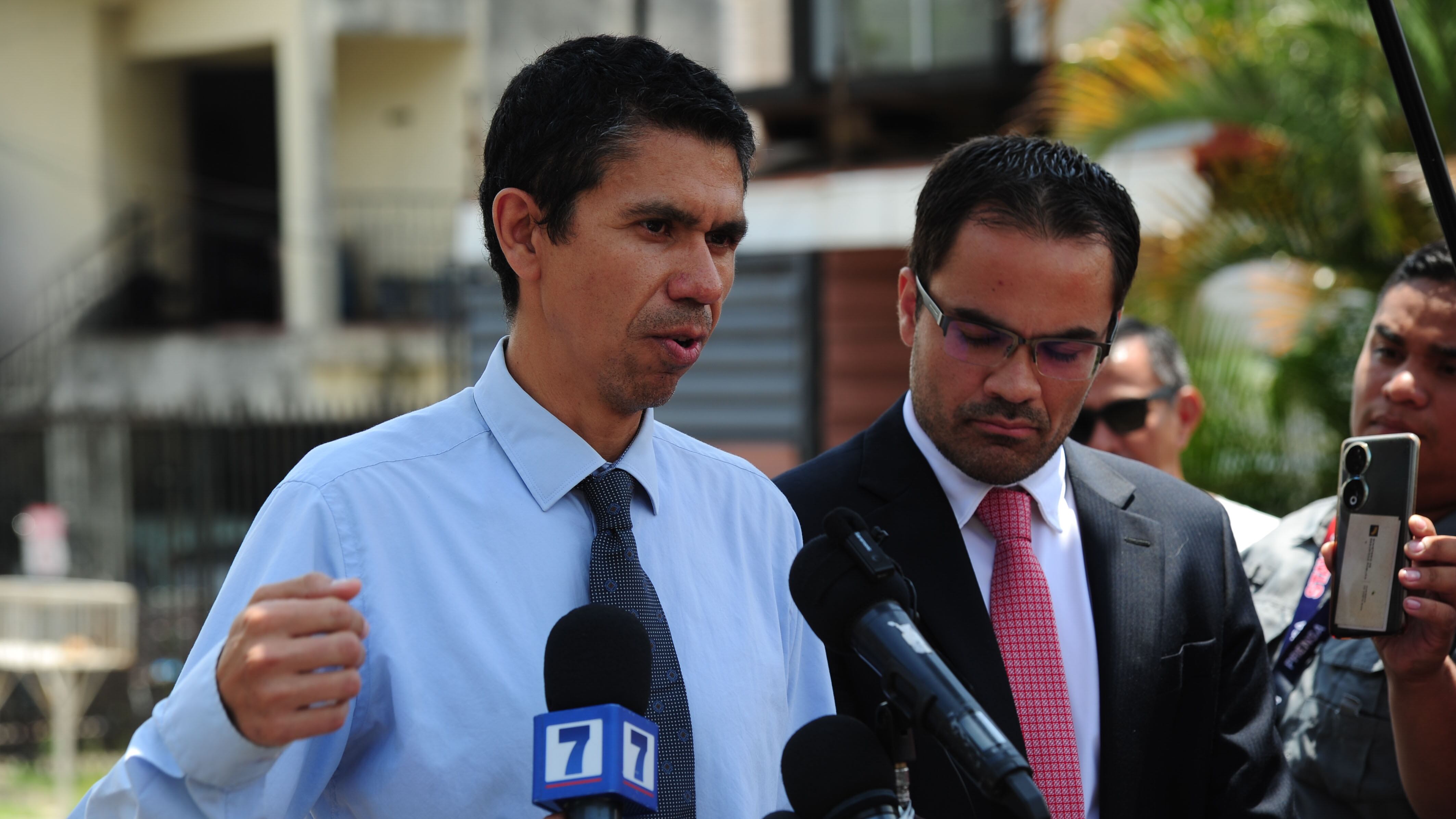 05/09/2024 Fiscalía General, Señor Luis Amador y su abogado Sr Gerardo Huertas. Fotografía Marvin Caravaca.