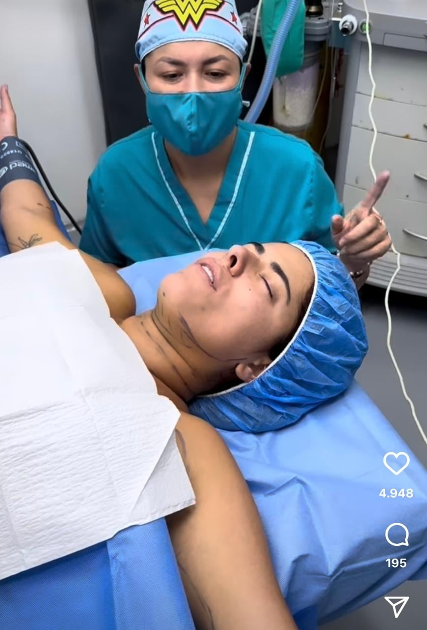 Majo Ulate compartió este miércoles un video con imágenes inéditas de la cirugía estética a la que se sometió hace 11 días y mostró el difícil momento que vivió antes de entrar al quirófano.
