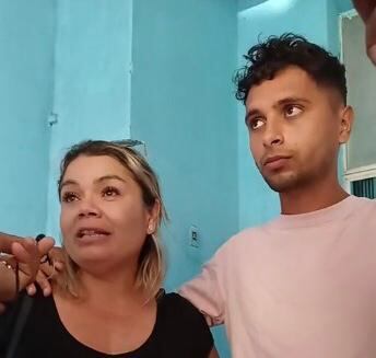 Joshua Parra Mesén y su madre Magdaly Mesén atendieron a los medios de prensa guatemaltecos al salir del hospital.
1 de setiembre
Tomado de Facebook