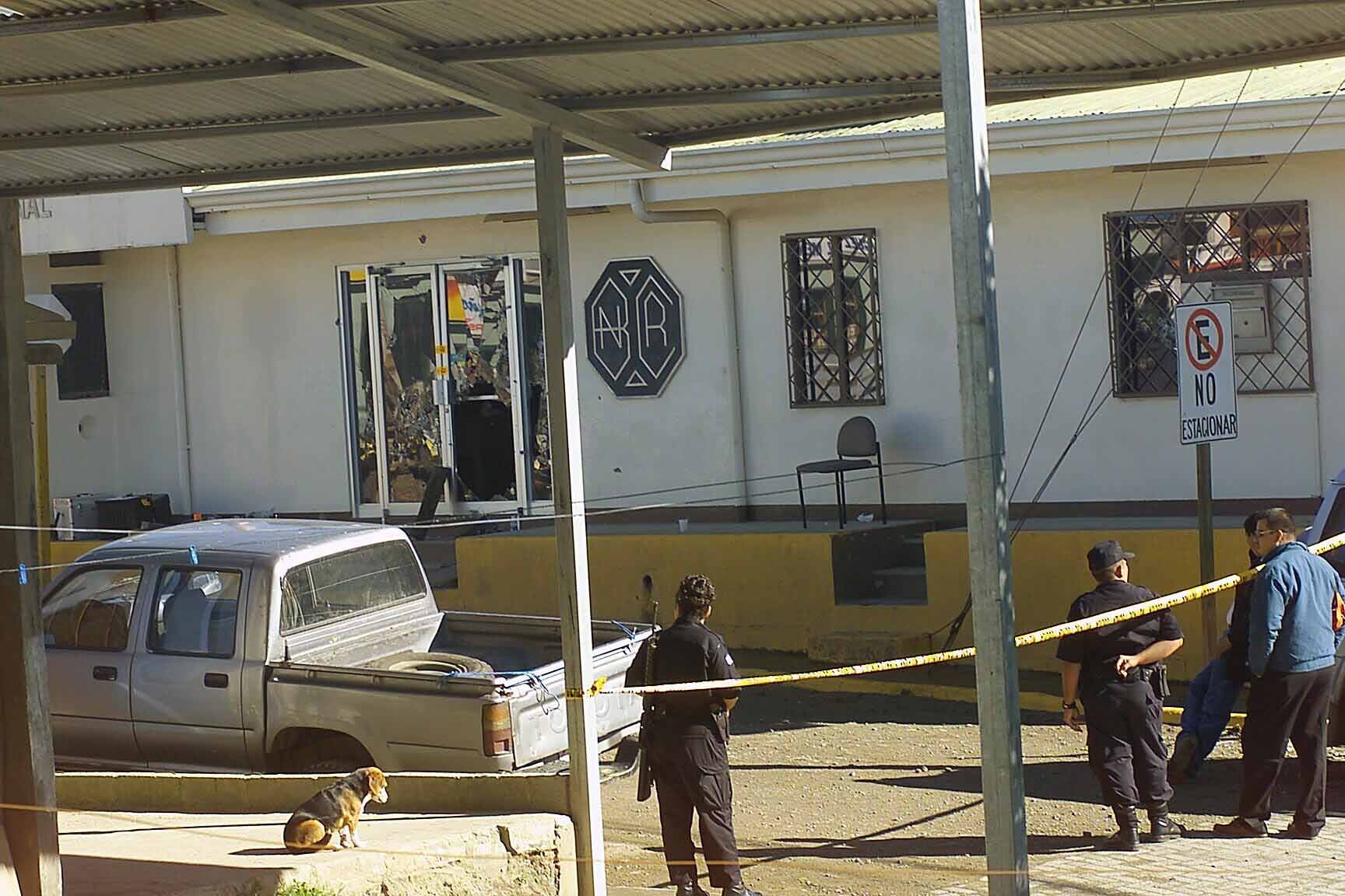 Intento de asalto al Banco Nacional de Santa Elena de Monteverde. Foto Archivo.