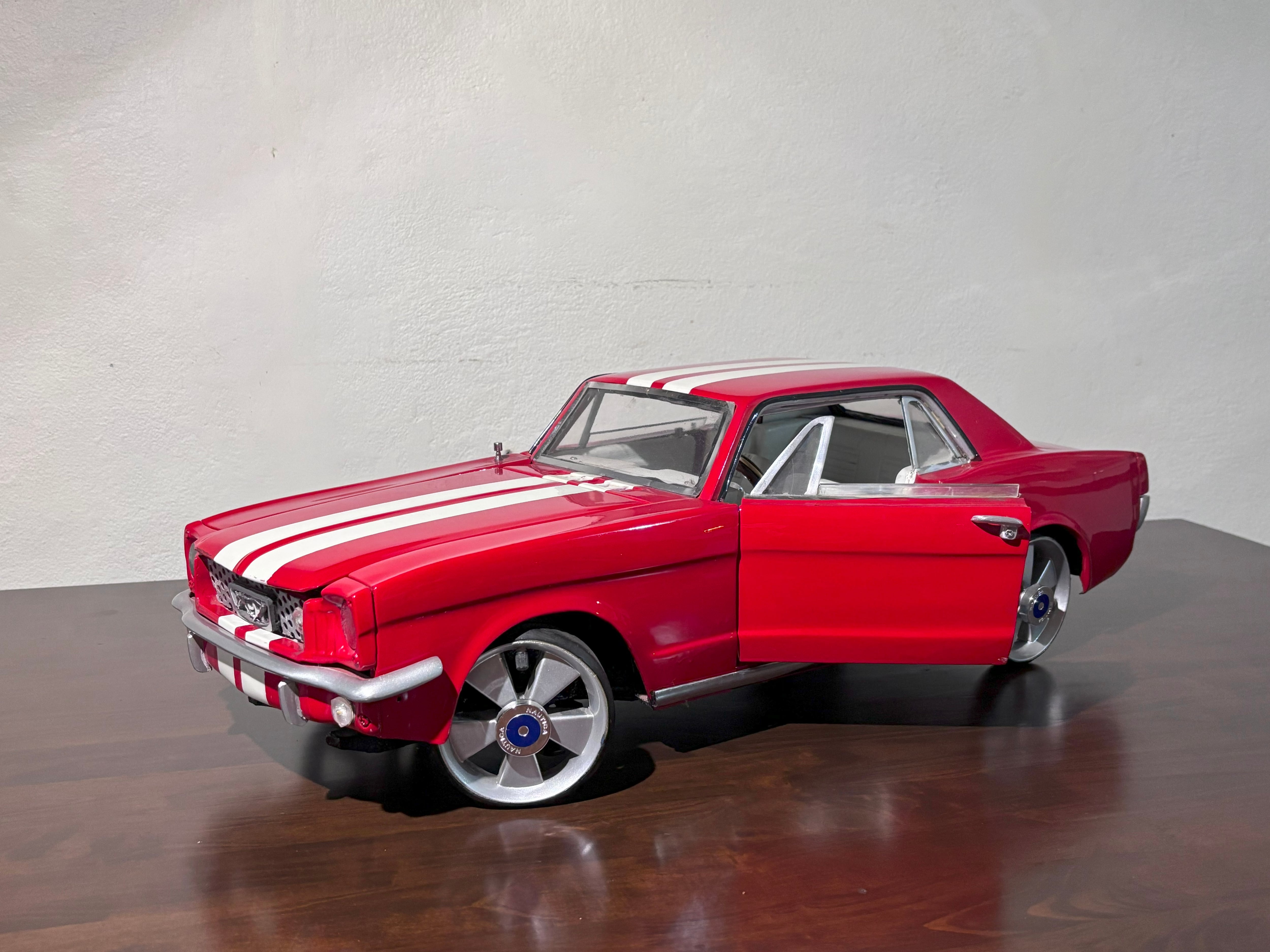 Don Jorge Campos Abarca, vecino de Desamparados de Alajuela, es alajuelense por los cuatro costados y después de una enfermedad por problemas en la vesícula, casi se muere, encontró en los carritos a escala una pasión salvadora