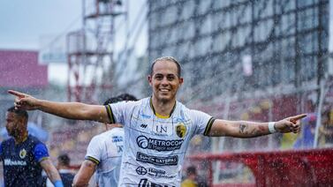 Raúl Vidal se mostró enojado con los arbitrajes pero miembro del cuerpo técnico lo contradijo