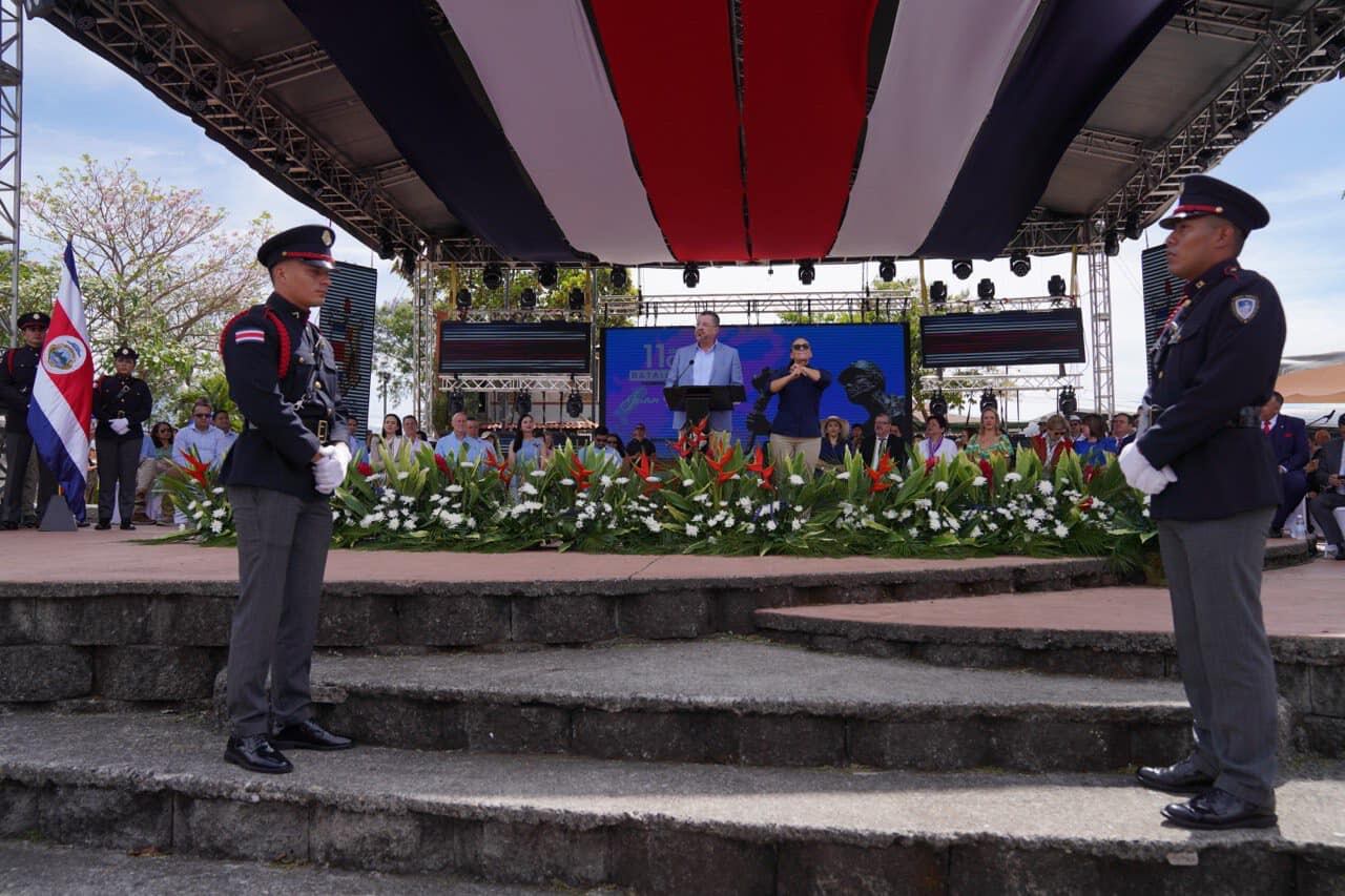 El presidente del país, Rodrigo Chaves Robles, estuvo presente en los actos oficiales del Gobierno en conmemoración de los 167 años de la Batalla de Rivas, en el parque Juan Santamaría de Alajuela