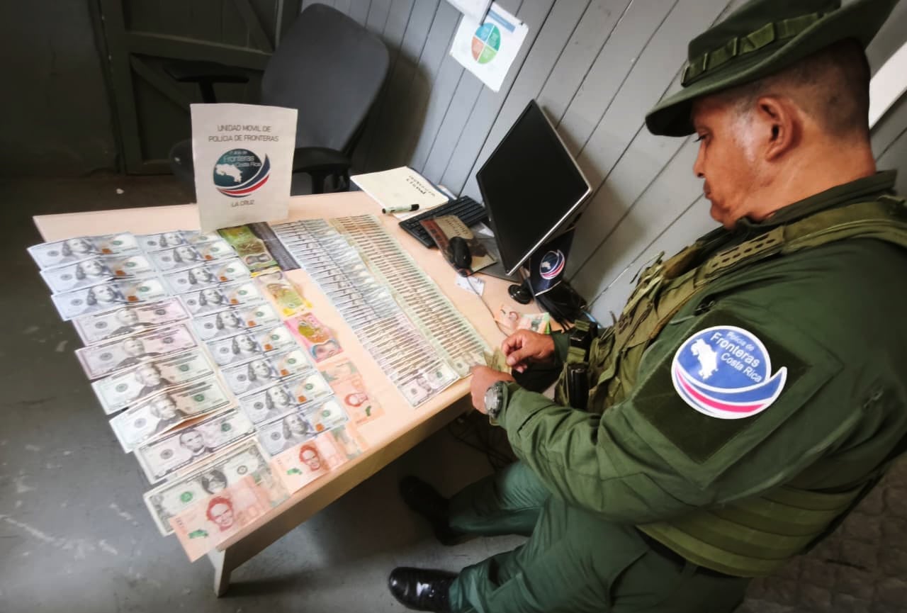 Sospechosos de legitimación de capitales en Peñas Blancas. Foto MSP.