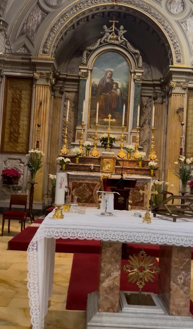 La parroquia pontificia de Santa Ana.