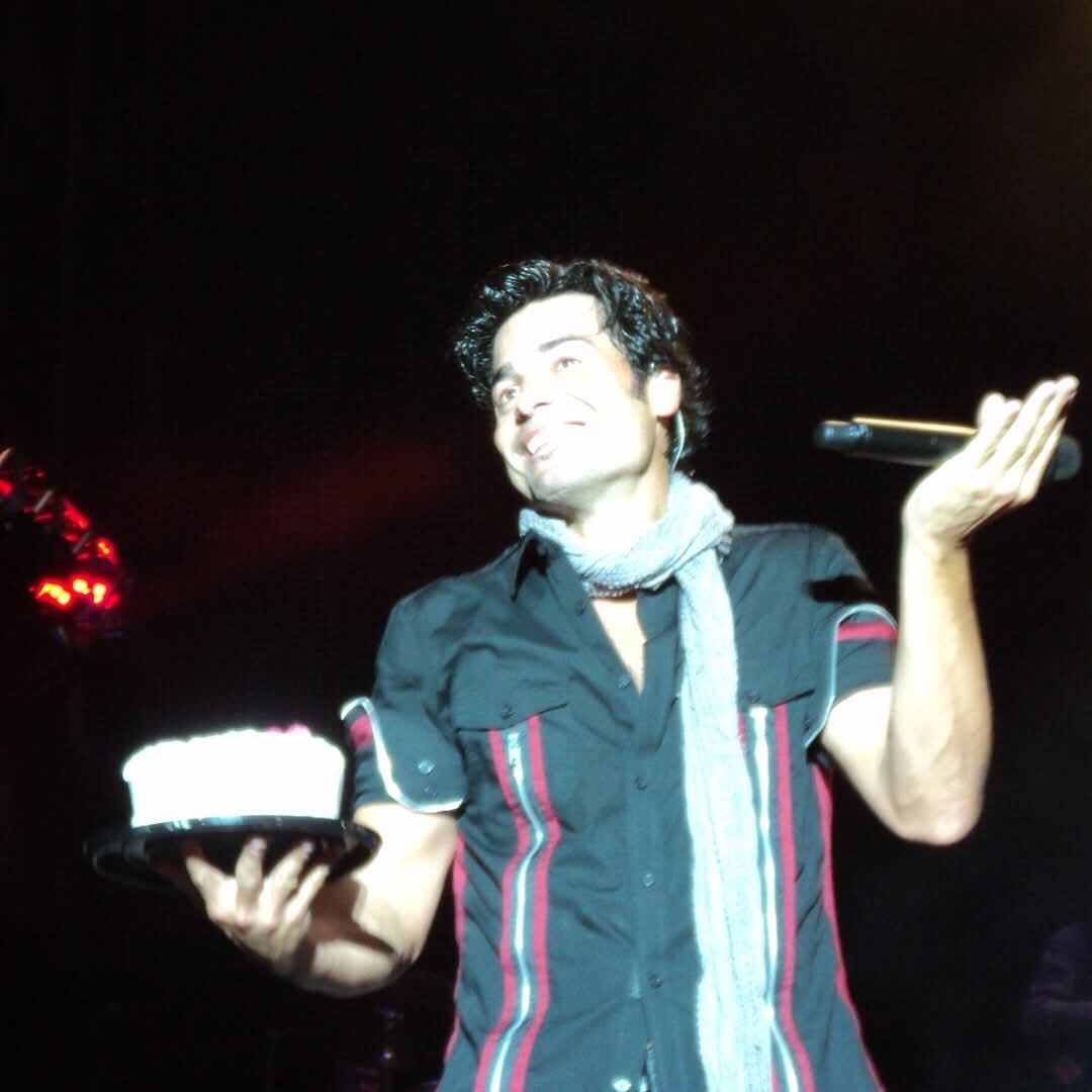 Ana Gabriela Solano Sandí tiene más de 33 años seguidos de hacer hasta lo imposible por ser la “novia” de Chayanne. Desde que tenía 4 años comenzó un viaje de amor con el puertorriqueño que hasta el día de hoy disfruta siendo la presidenta del fan club "Las Ticas" el más antiguo en el país con 41 años.