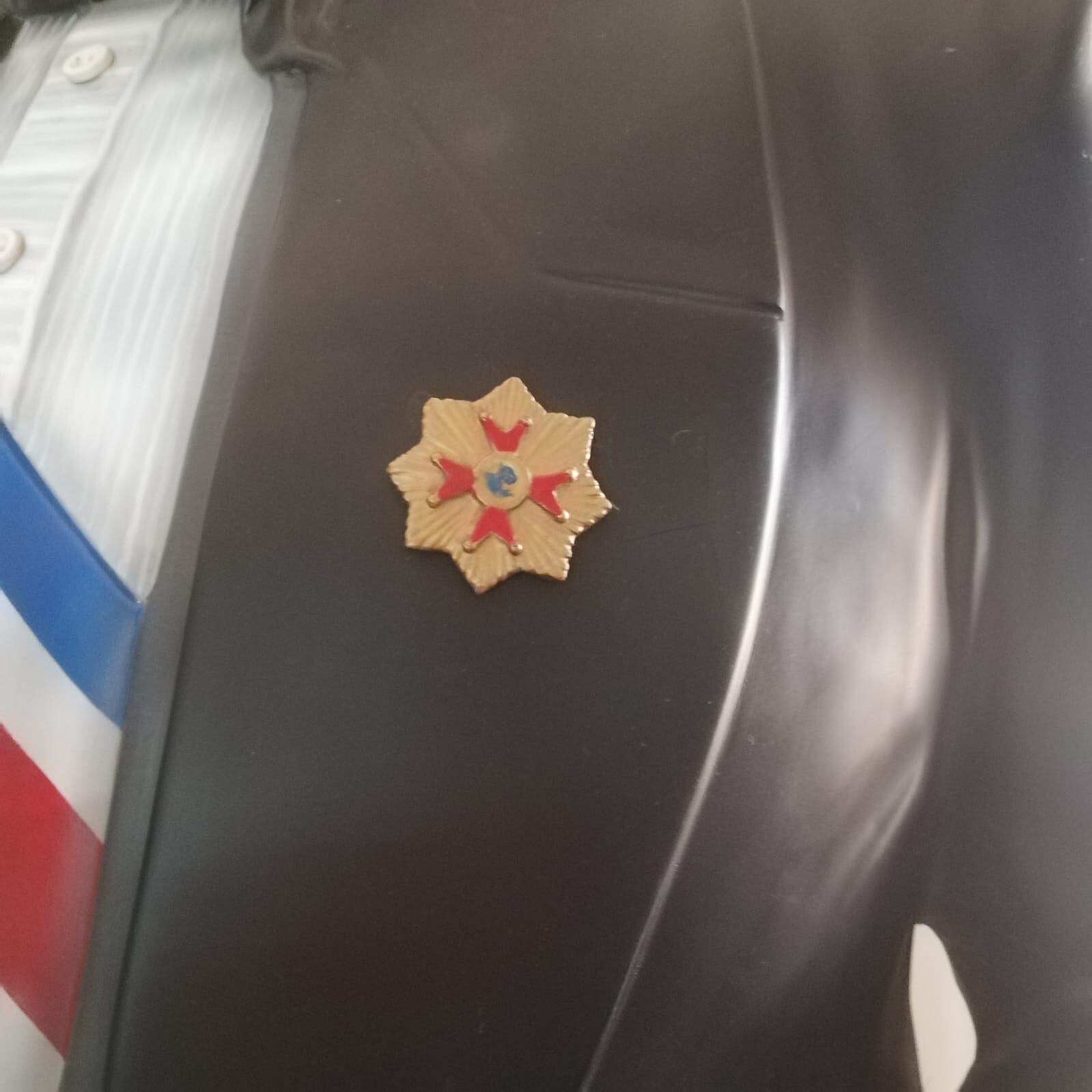 El escultor naranjeño, Germán Esquivel Fonseca, hizo, hace cuatro años, la única escultura que hay en el país con el rostro real y la altura casi exacta que tenía el Benemérito de la Patria, Juan Rafael Mora Porras, quien nació en 1814 y murió fusilado en 1860