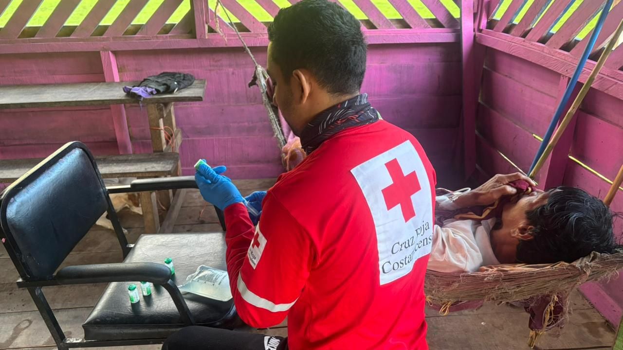La Cruz Roja aplicó por primera vez suero antiofídico a un hombre mordido por una serpiente venenosa. Foto: Cruz Roja