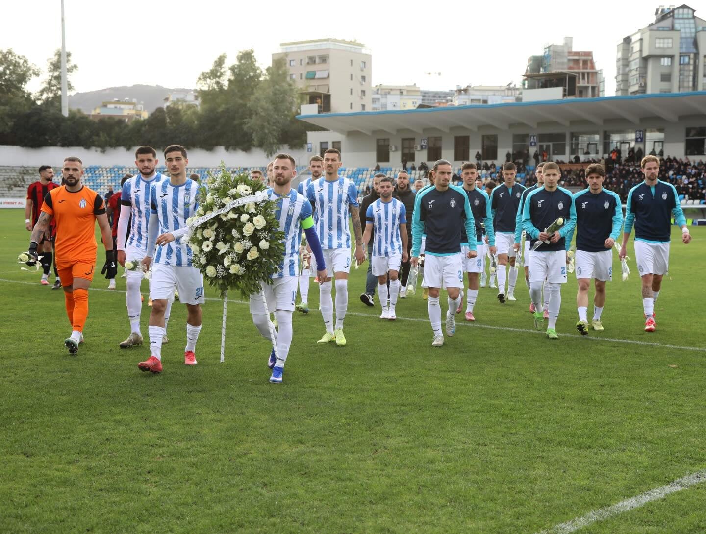 Homenaje hija Freddy Álvarez. Foto Facebook FK Tirana.