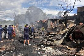 Voraz incendio dejó caos y destrucción a su paso en el precario Laura Chinchilla en Alajuela