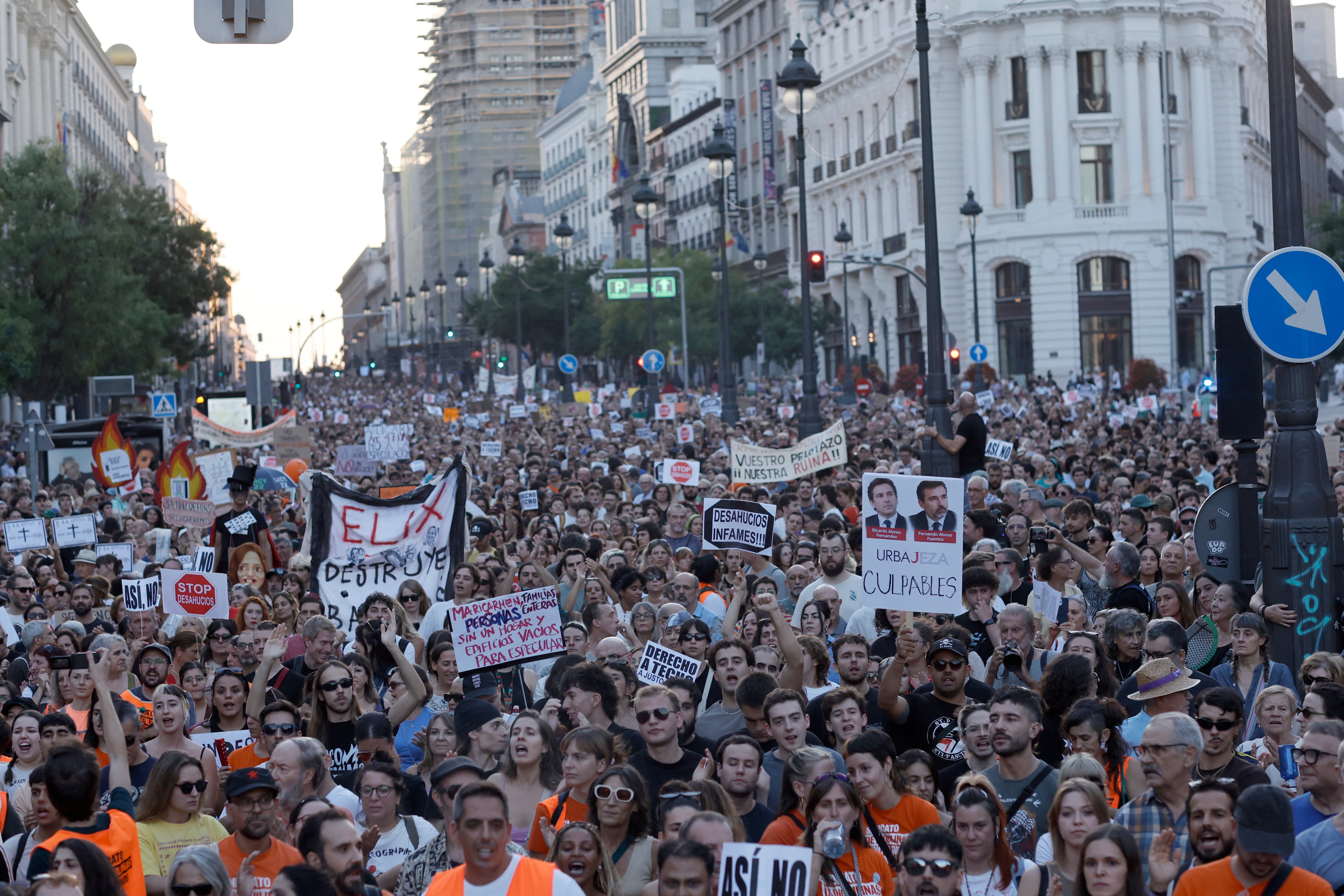 Cientos de personas se aglomeraron en el corazón de la capital española.