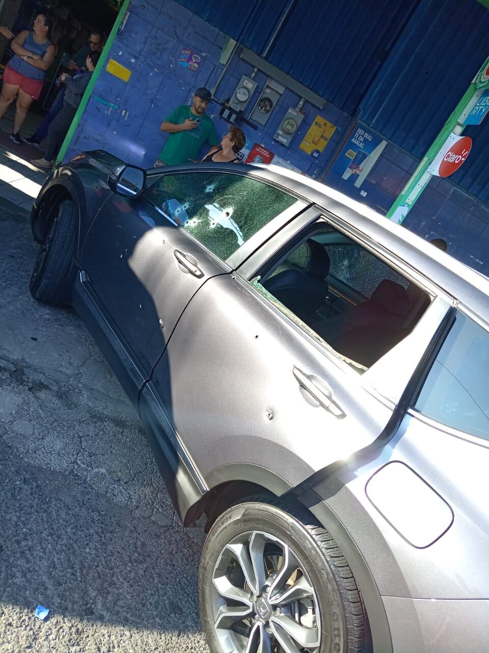 Un hombre fue asesinado a balazos en el parqueo de un supermercado en Santa Bárbara de Heredia