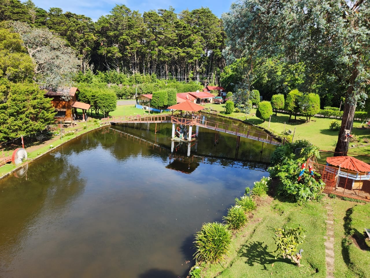 Las cabinas de la Laguna de Plata se hicieron en el 2010, y su popularidad ha crecido desde la pandemia del 2020 (Foto: Laguna de plata)