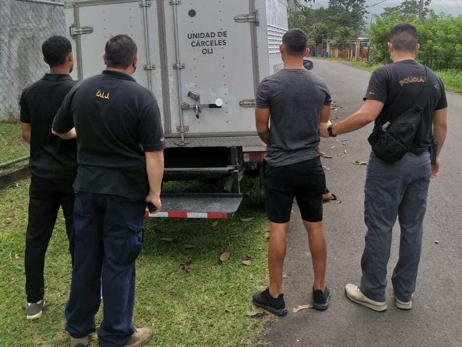 Detienen a dos tutores de albergue del Pani en Guácimo por supuestas agresiones a menores. Foto Reyner Montero.