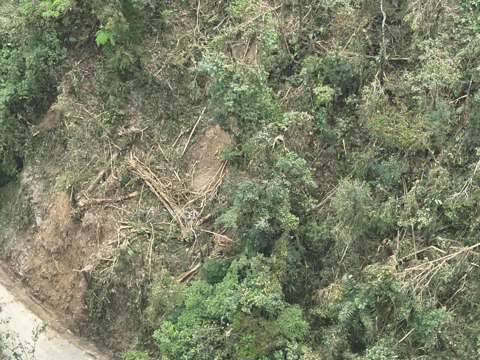 fotografías tomadas con dron la tarde de este sábado durante la inspección realizada por autoridades del MOPT y la CNE del kilómetro 28 de la Ruta Nacional 32,