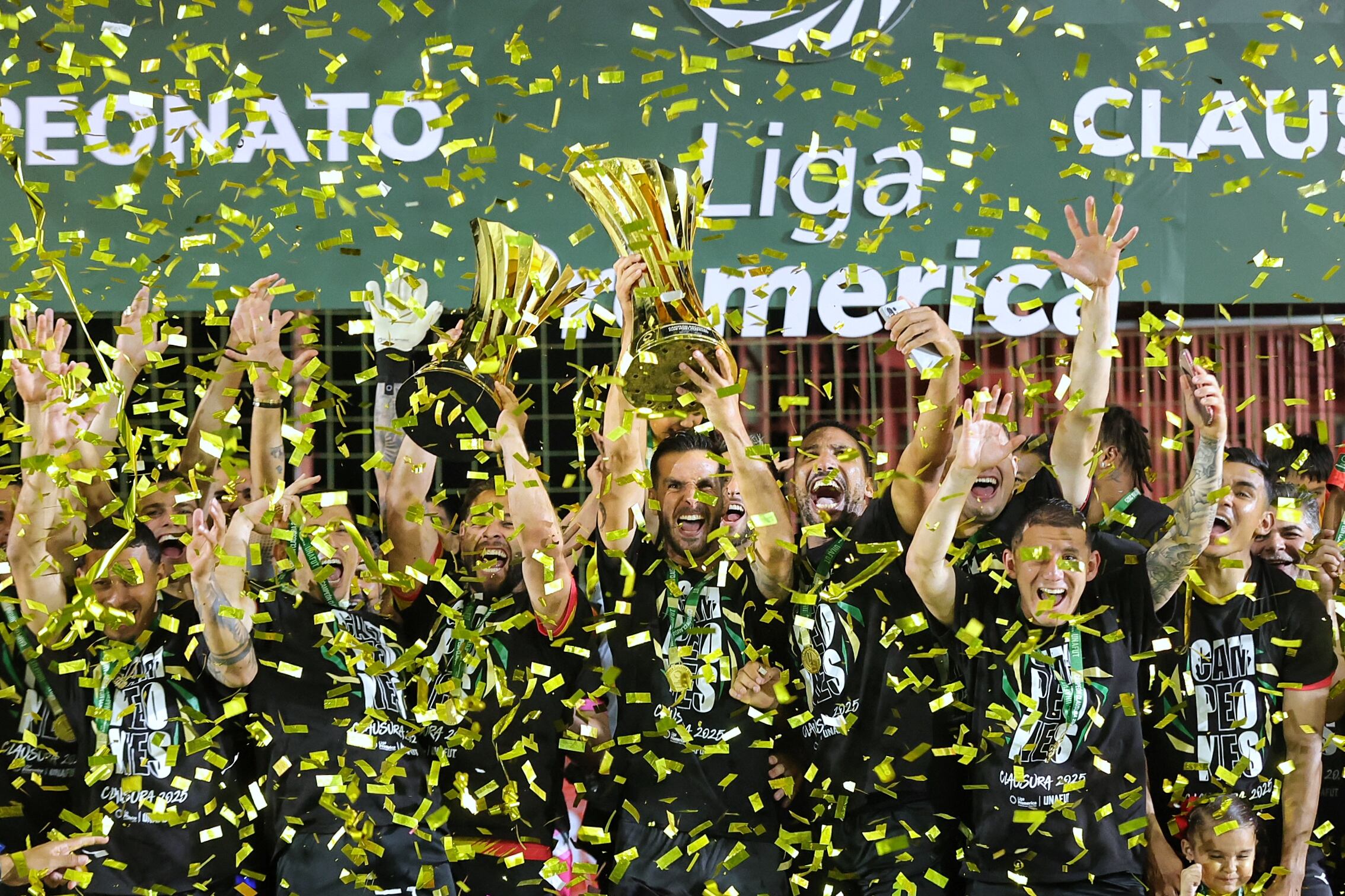 28/05/2025/ Juego entre Club Sport Herediano vs Liga Deportiva Alajuelense por el partido de vuelta de la gran final el torneo Clausura de la Liga Promerica en el estadio Carlos Alvarado / foto John Durán