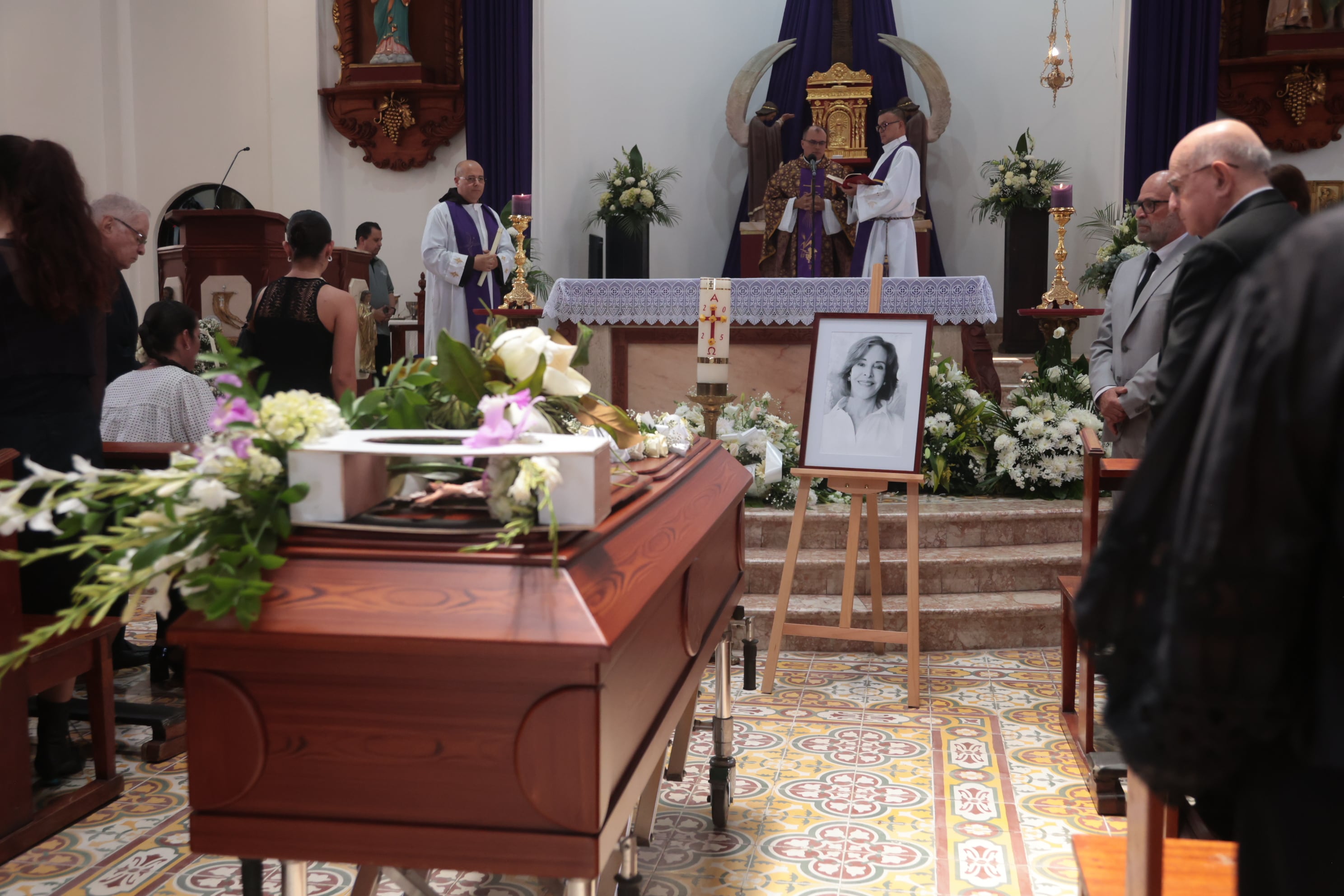 18/03/2026/ Funeral de Lorena Clare en la parroquia de San Rafael de Escazú / Foto John Durán