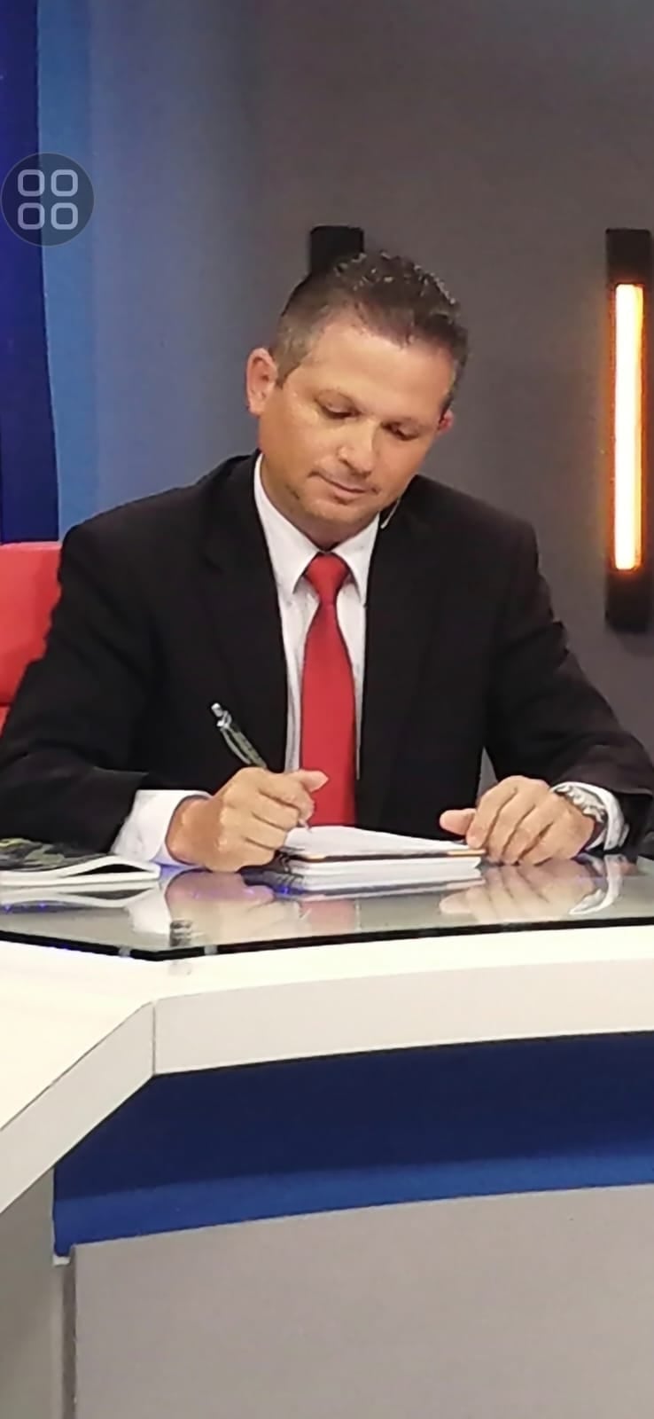 Henry Bejarano tiene tres años retirado del arbitraje y ahora dedica una buena parte de su tiempo como analista arbitral