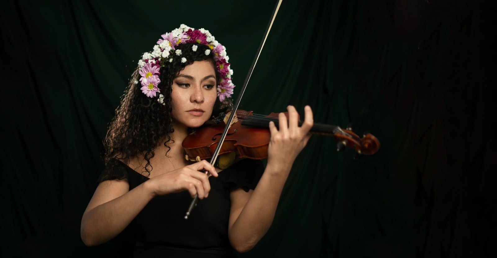 Ana Verónica Sánchez es una artista nicaragüense que comparte en Costa Rica su talento.