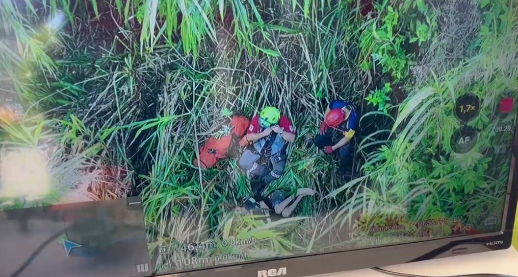 Rescate del hombre en el río Virilla.