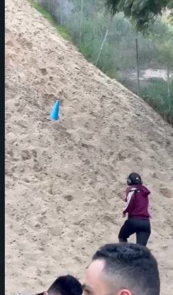 Yokasta Valle, dunas de arena, manhattan beach