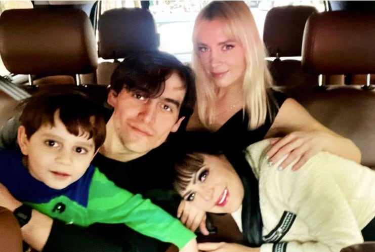 Maribel Guardia con su hijo Julián, su nieto José Julián y su exnuera Imelda Garza.