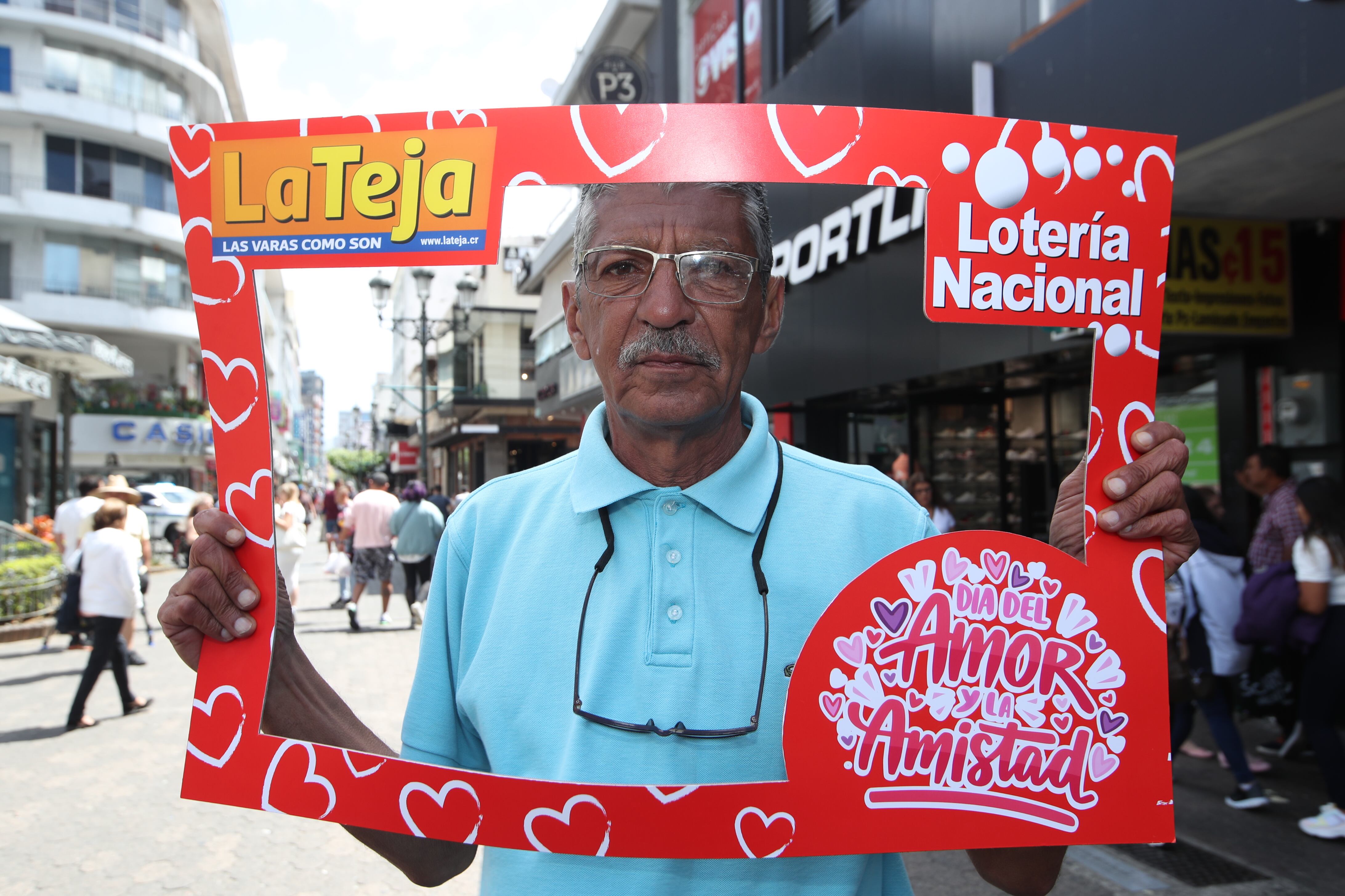 14/02/2024/ recorrido con La Teja donde los josefinos envían saludo especial por medio de las redes sociales de La Teja con un marco alusivo a san Valentín/ foto John Durán