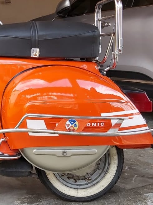 Una Vespa Rally 200 centímetros cúbicos de 1978 es la pasión y el amor eterno de don Óscar Miranda Bogarín quien tiene 69 años.