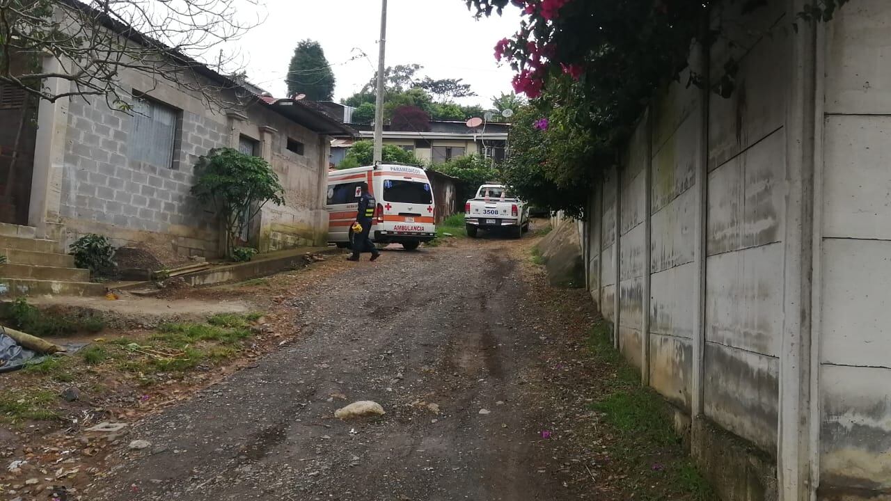Jovencita de 17 años recibe disparo en la cabeza. Un joven de 25 años, supuesto agresor, también resulta herido. Foto Keyna Calderón.