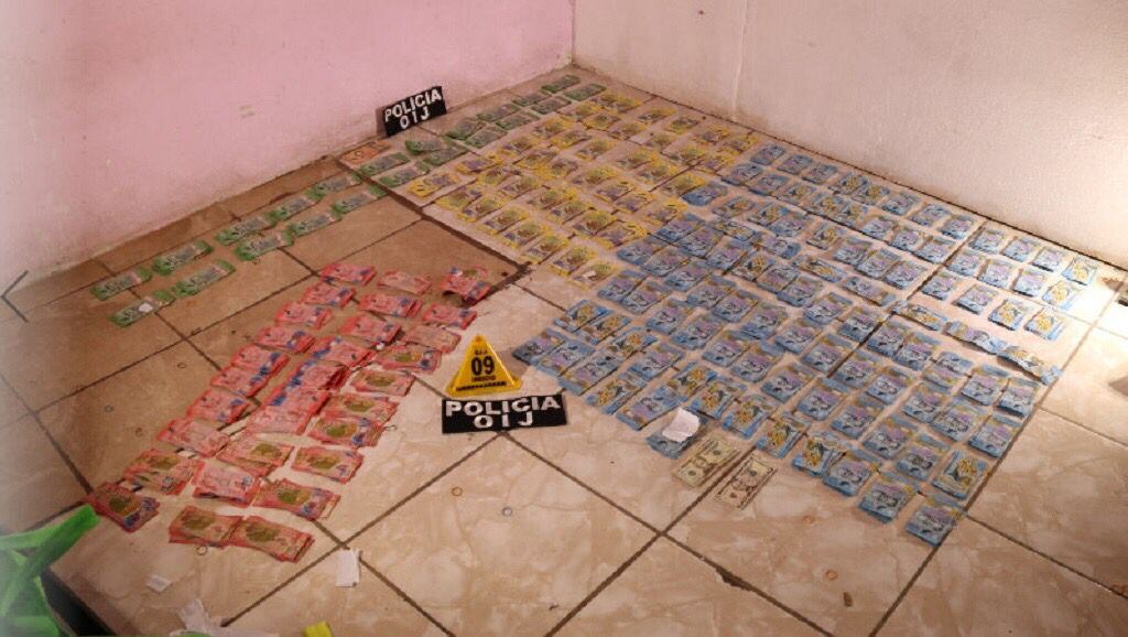El sospechoso ocultaba varias armas en su casa y hasta un par de drones. Foto OIJ.