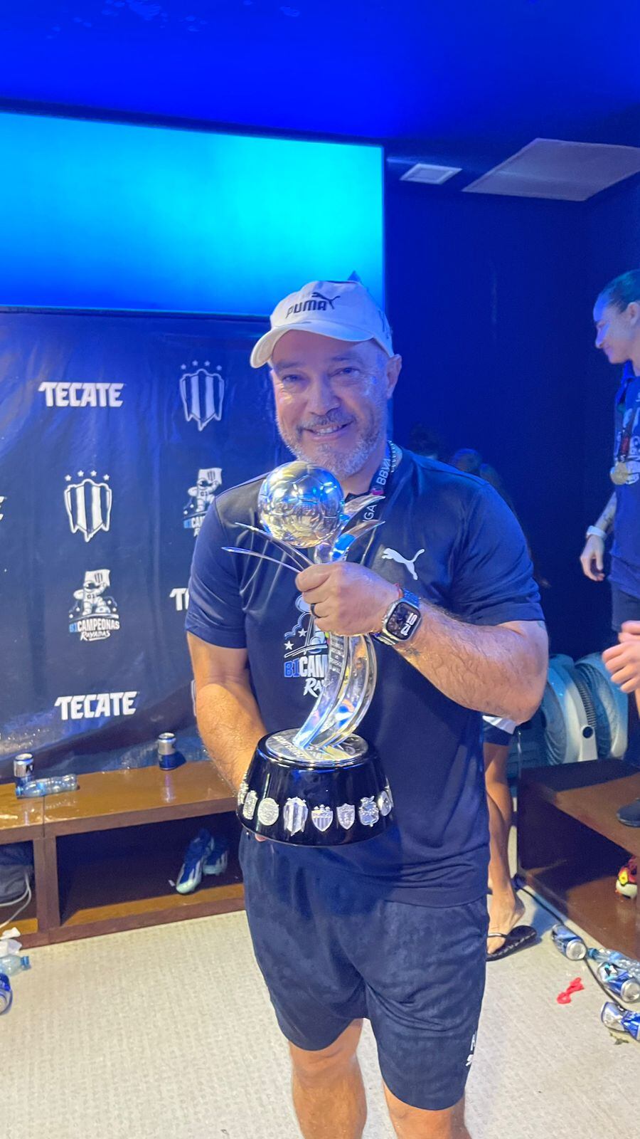 Kenneth Barrantes, asistente técnico de Amelia Valverde en las Rayadas de Monterrey. Cortesía.