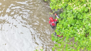 Hallan cuerpo cerca del lugar donde cayó carro con adolescente de 17 años