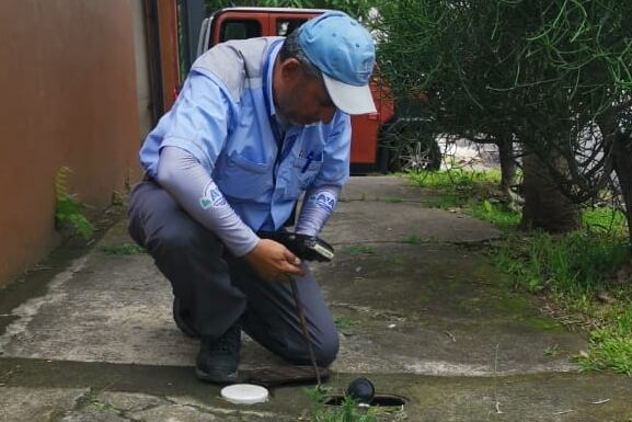 Jesús Sibaja Bustamante tiene 51 años y 15 de ellos los ha trabajado como lector de hidrómetros para Acueductos y Alcantarillados