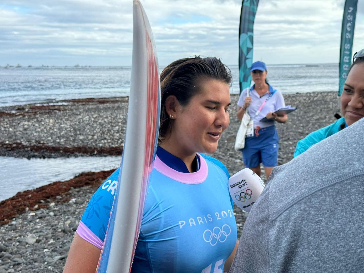 Brisa Hennessy, Surf