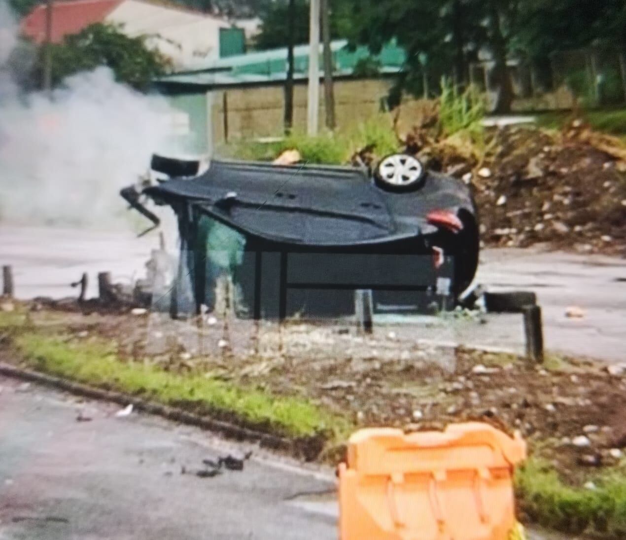 El carro quedó completamente despedazado en el accidente. Foto Agencia Nacional de Información.