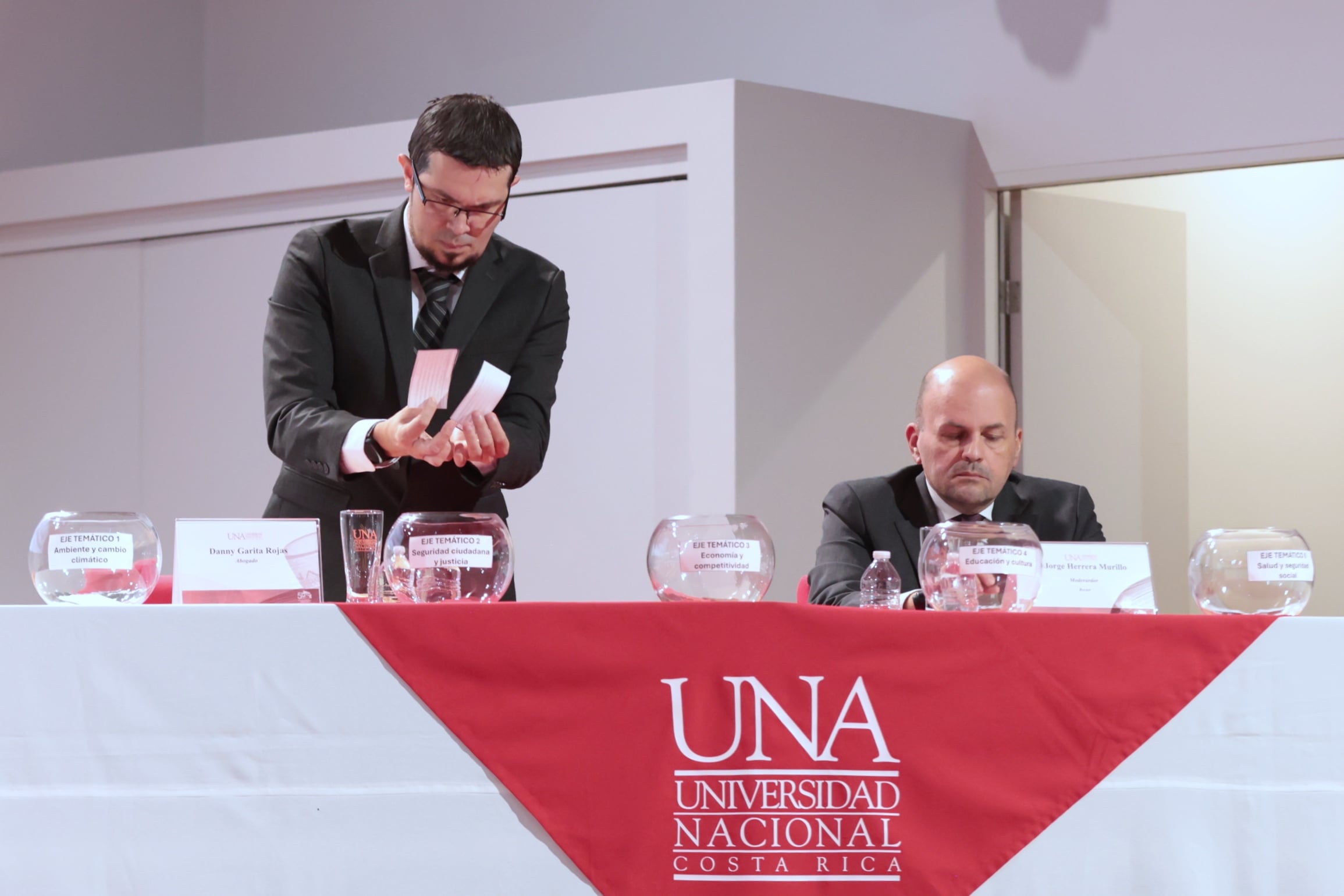 Candidatos a la presidencia de la república durante Debate Presidencial en la UNA