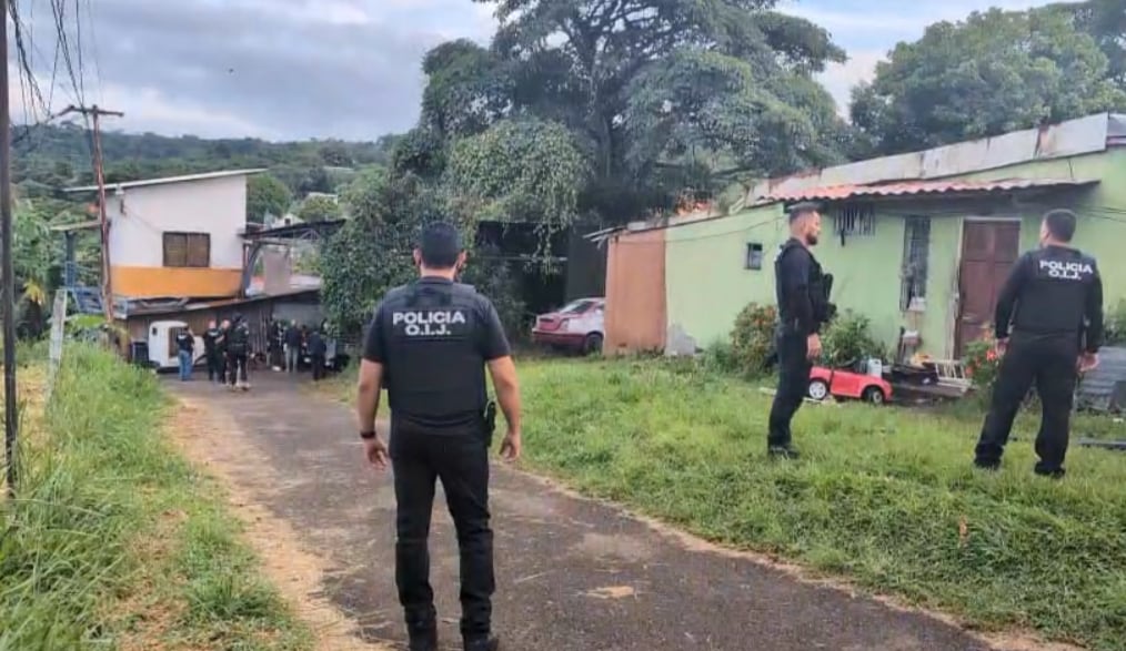 El OIJ está realizando 9 allanamientos para desmantelar la banda de robacarros. Foto OIJ.